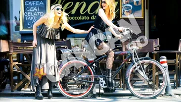 Adela Popescu si Laura Cosoi, senzuale si fierbinti in trafic! Vezi cele mai hot imagini ale primaverii cu cele doua blonde!