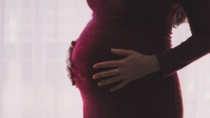 Caz cutremurător în Gorj! O tânără însărcinată a fost lovită cu sălbăticie și apoi înjunghiată de soțul drogat