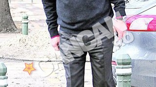 Ion Marin a uitat de bunele maniere! A scuipat pe strada in timp ce mergea la o intalnire