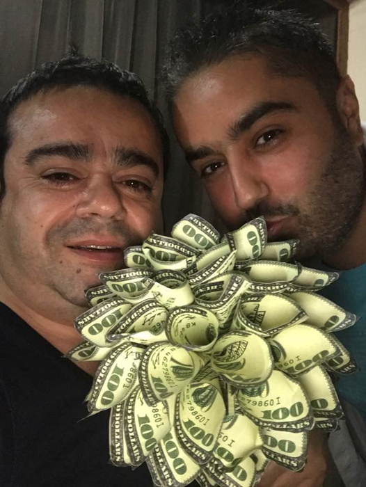Adi Minune a dezvăluit ce poartă mereu pe sub sacou! Imaginea i-a făcut pe mulți să aibă lacrimi în ochi