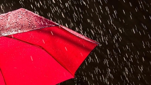 Să nu ne lăsăm păcălţti de soarele arzător! Meteorologii au emis COD GALBEN de ploi şi grindină în mai multe judeţe din România