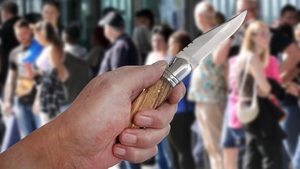 O femeie a fost atacată de un recidivist în sectorul 2 din București. Victima a ajuns la spital