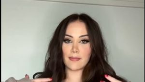 Ce boală are femeia ai cărei sâni cresc în fiecare lună: „Uneori se oprește, apoi...”