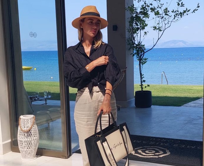 Te ia amețeala! Câte milioane de euro câștigă Denisa Tănase, ex-Bambi, din parfumuri și chinezării. Și-a cumpărat două super-mașini dintr-un foc!