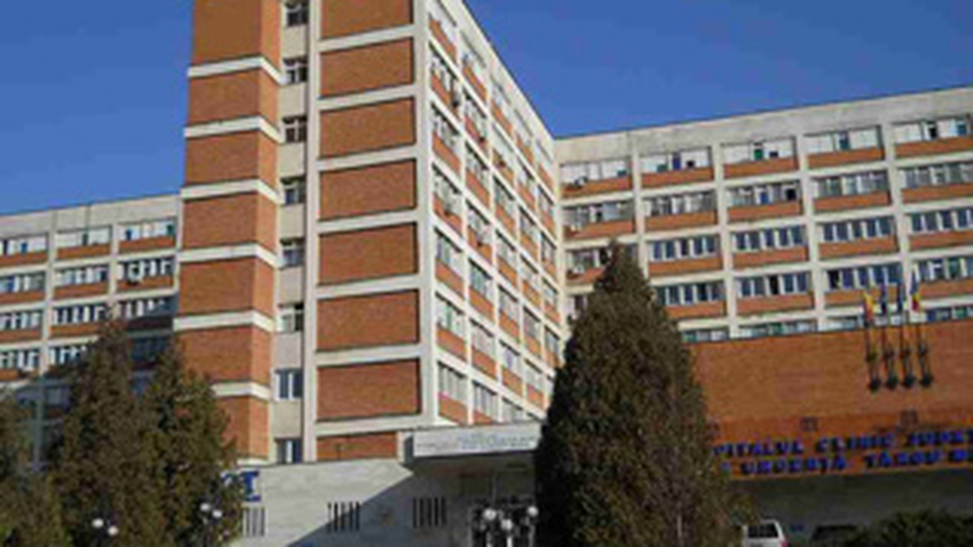 Un barbat s-a aruncat de la etajul 5 al Clinicii de Chirurgie din Targu Mures si a murit