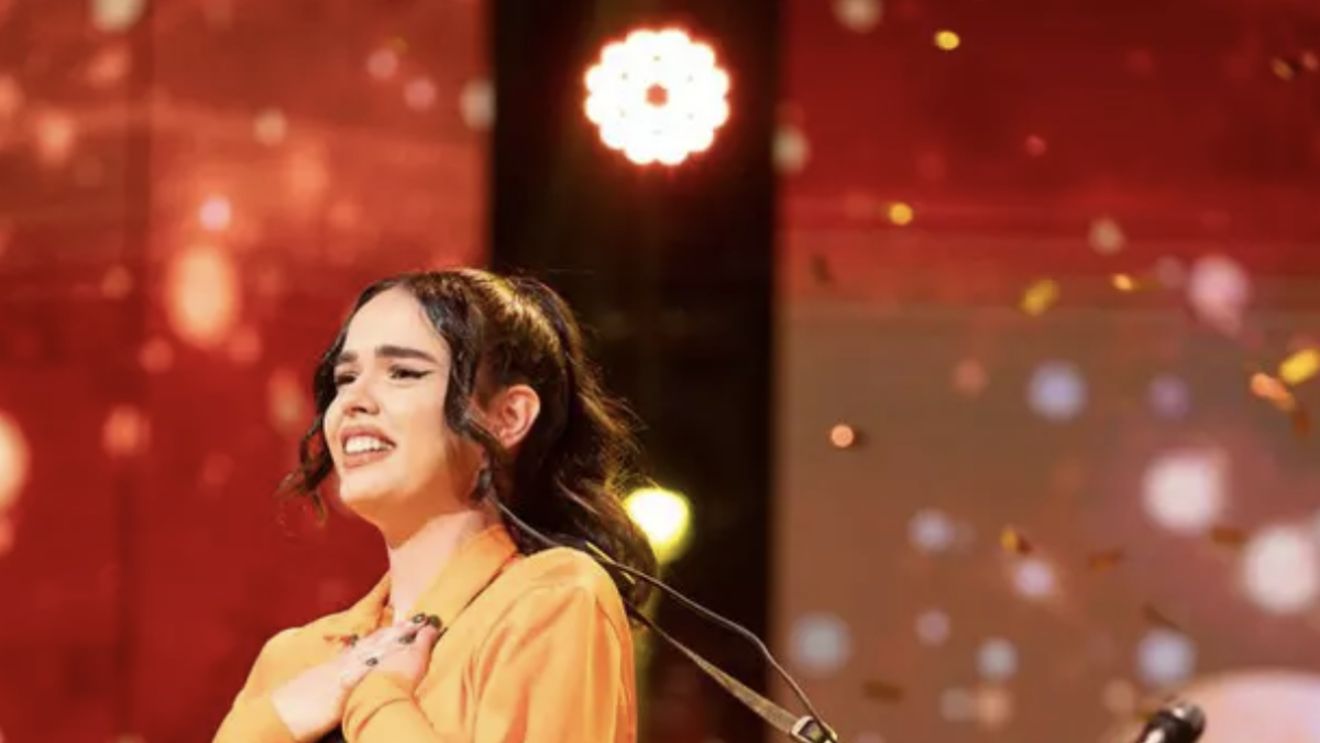 La doar 20 de ani, Iulia Andreea Vîlceanu, din Satu Mare, i-a uimit pe toți la Românii au Talent. Smiley și Pavel Bartoș au trimis-o în semifinală cu Golden Buzz