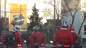 Imagini de INFARCT! Brigada de motociclisti, imbracati in Mos Craciun prin Bucuresti
