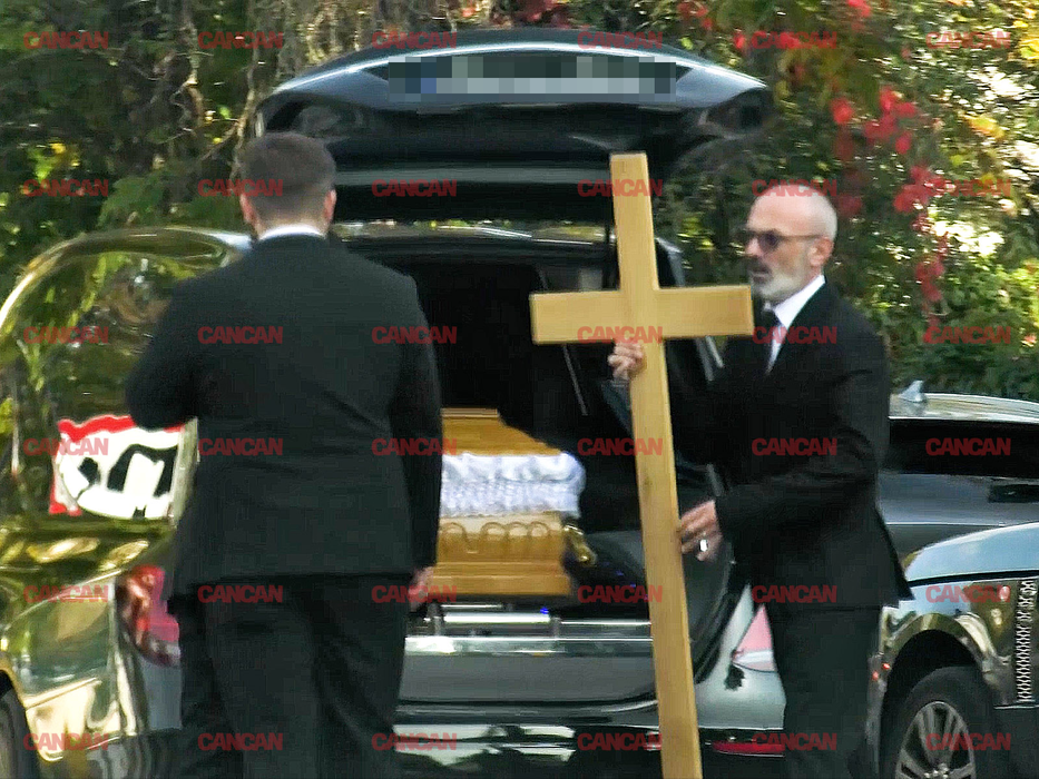 Sicriul cu trupul neînsuflețit al lui Viorel Păunescu a fost adus la Biserica Sfântul Elefterie Vechi