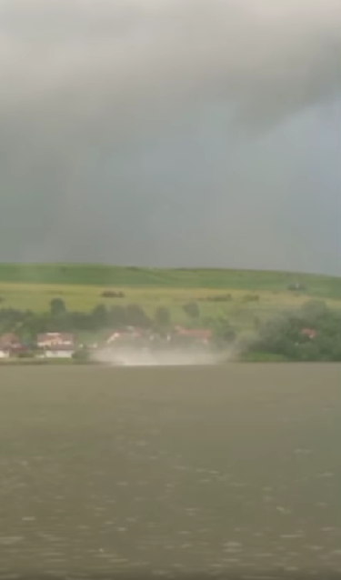 Tornada de pe lacul Martinești/ Sursa foto: Facebook