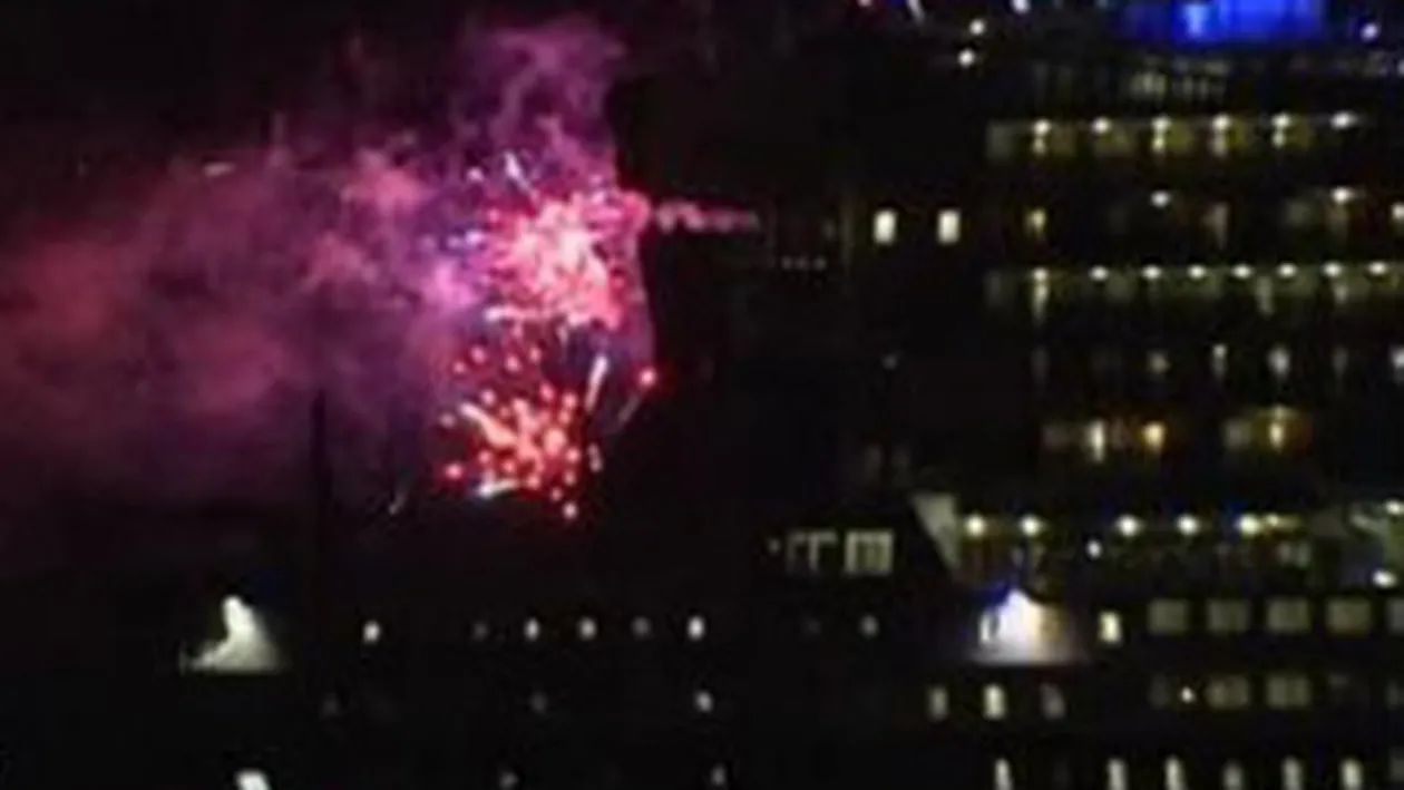 VIDEO Foc impresionant de artificii pentru intalnirea celor mai luxoase trei vase de croaziera!