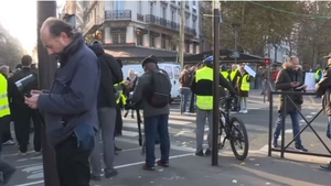Proteste fără precedent în Franța! S-a cerut demisia lui Macron! O femeie a murit. Jandarmii au intrat în forță VIDEO