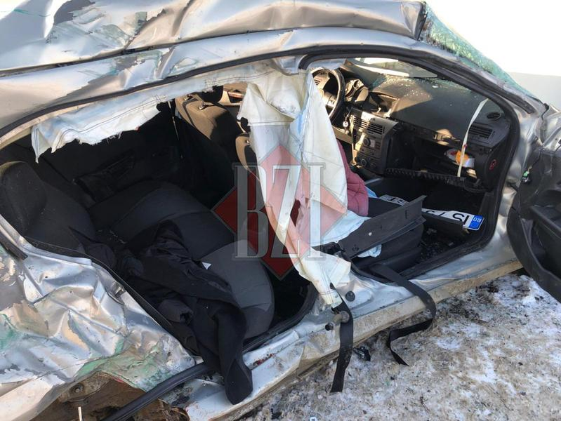 Tânăra cântăreață care a provocat accidentul în care și-au pierdut viața trei persoane va fi operată astăzi. Mama ei se află în continuare în stare gravă