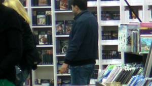 Nu e banc: Ionut Lutu s-a ratacit printre carti! Nimeni nu-si explica ce cauta omul de casa al lui Gigi Becali la librarie