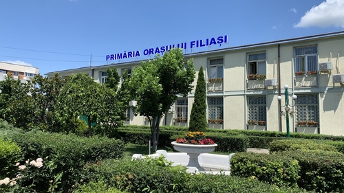 Locuitorii din Filiaşi, județul Dolj, sfătuiţi prin staţii radio să stea acasă