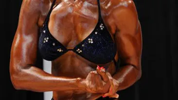 E de-o seama cu bunica ta, dar trage la sala mai ceva ca Tolea! Uite cum arata baba asta la 75 de ani dupa ce a facut culturism 20 de ani