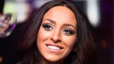 Se vad mai ceva ca in Playboy! Ruby si-a socat fanii de pe internet cu o fotografie! Uite ce culoare ciudata au sanii cantaretei