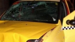 Accident grav pe DN1: Un TIR s-a ciocnit frontal cu un taxi. O persoană a murit