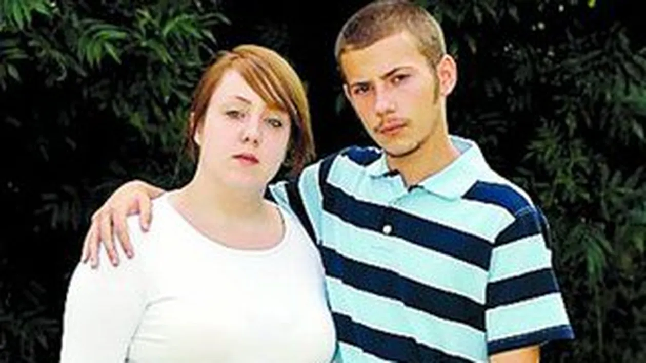 S-a nascut cu genunchii la spate