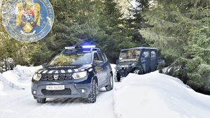 Ninsori viscolite pe platoul Bucegi! Salvamontiștii au sărit în ajutorul turiștilor