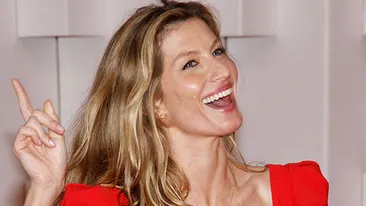 Isi alăpteaza copilul in fata unor bărbati! Ce vedeta de top s-a pozat in această ipostază! Nu credeai vreodata că o vei vedea asa