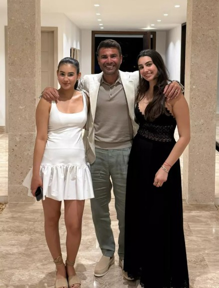 Moment emoționant în familia lui Adrian Mutu! Fiica cea mare a fotbalistului a absolvit facultatea și a atras toate privirile