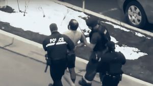 Crime în lanț. Un bărbat înarmat a intrat într-un supermarket și a ucis zece oameni