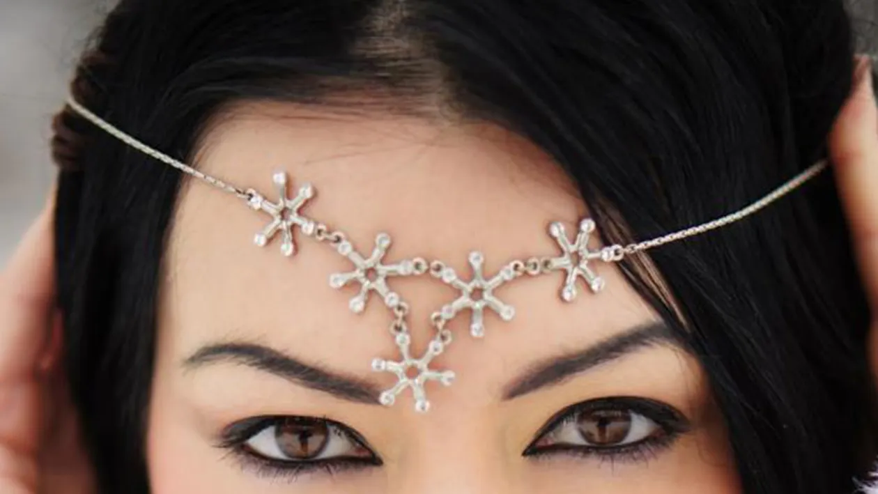 Schimbarea spectaculoasă a unei cântăreţe din România! Îţi poţi da seama despre cine e vorba?