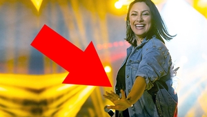 Andra Măruță s-a împlinit sau chiar e însărcinată?! Cum a apărut pe scenă la Satu Mare, în timpul ultimului concert