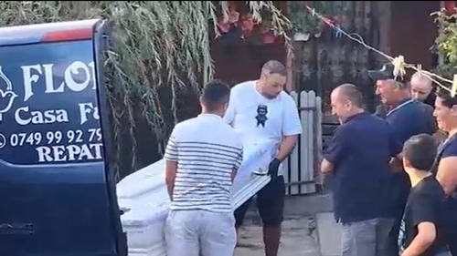 Vlad și Ionuț au fost aduși acasă în sicrie albe. Sora lor urma să se căsătorească luna viitoare