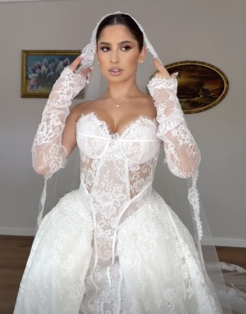 Cum a apărut soția lui Mirel Rădoi la nunta lui Florinel Coman cu Ioana Timofeciuc. O vezi rar, dar prezența ei e de milioane!