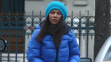 Te-a obisnuit cu sanii ei voluptosi, dar uite ce posterior bombat are Roxana Vancea! Imaginile care te vor scoate din minti!