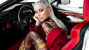 Povestea de viata a celei mai CITITE bloggerite din Romania, Alina Ceusan! Cum este ea in viata de zi cu zi, dar si prin cate a trecut sa ajunga pana aici 