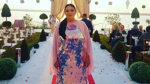 Oana Roman a fost invitată la nuntă pe litoral. ”Sandalele acelea nu sunt din decor”!