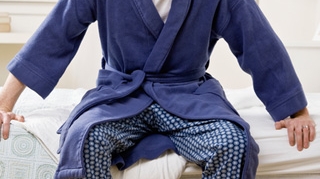 Exces de zel sau abuz? Un galatean a fost ridicat de acasa si dus la sectie in pijama, apoi perchezitonat fara mandat