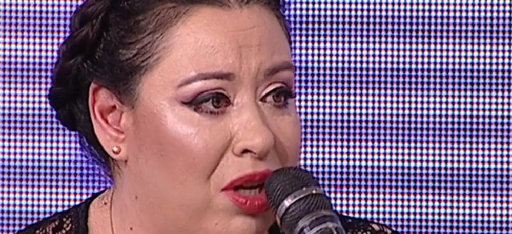 Oana Roman, în lacrimi la TV: „Nimeni nu m-a sunat să mă întrebe dacă mama e ok!”