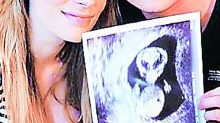 Ecografia i-a lasat fara cuvinte pe doi britanici: "Vom avea un bebe extraterestru?"