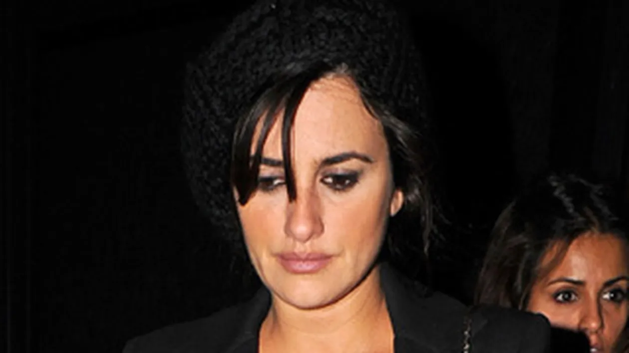 Ce burtica mare are Penelope Cruz!
