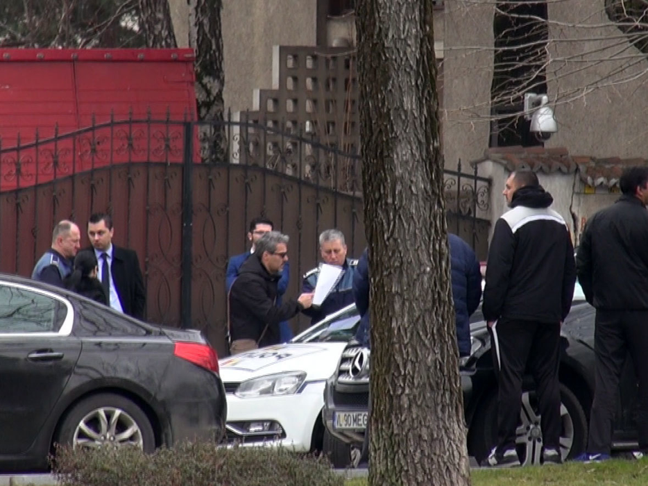 Oamenii apucaseră deja să încarce camionul la venirea poliţiştilor