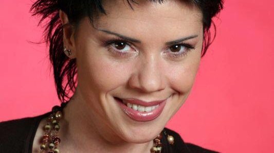 Transformare incredibilă: acum e fată rea! Luminiţa Anghel şi-a schimbat look-ul pentru Eurovision! Îţi place cum îi stă?