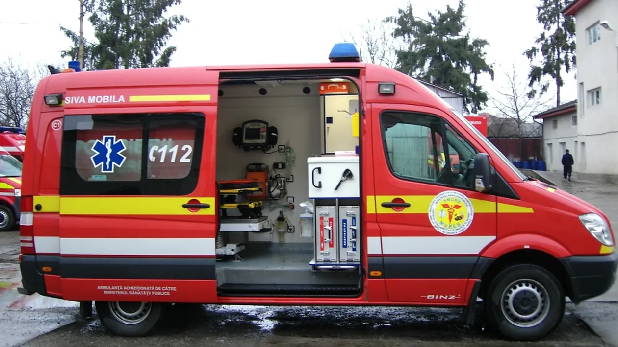 Un copil de doi ani a murit după ce a căzut de la etajul al 5-lea al unui bloc din București