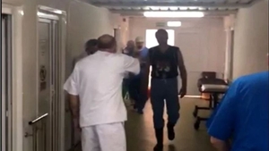Medicii de la un spital din Craiova s-au luat la pumni în fața pacienților!