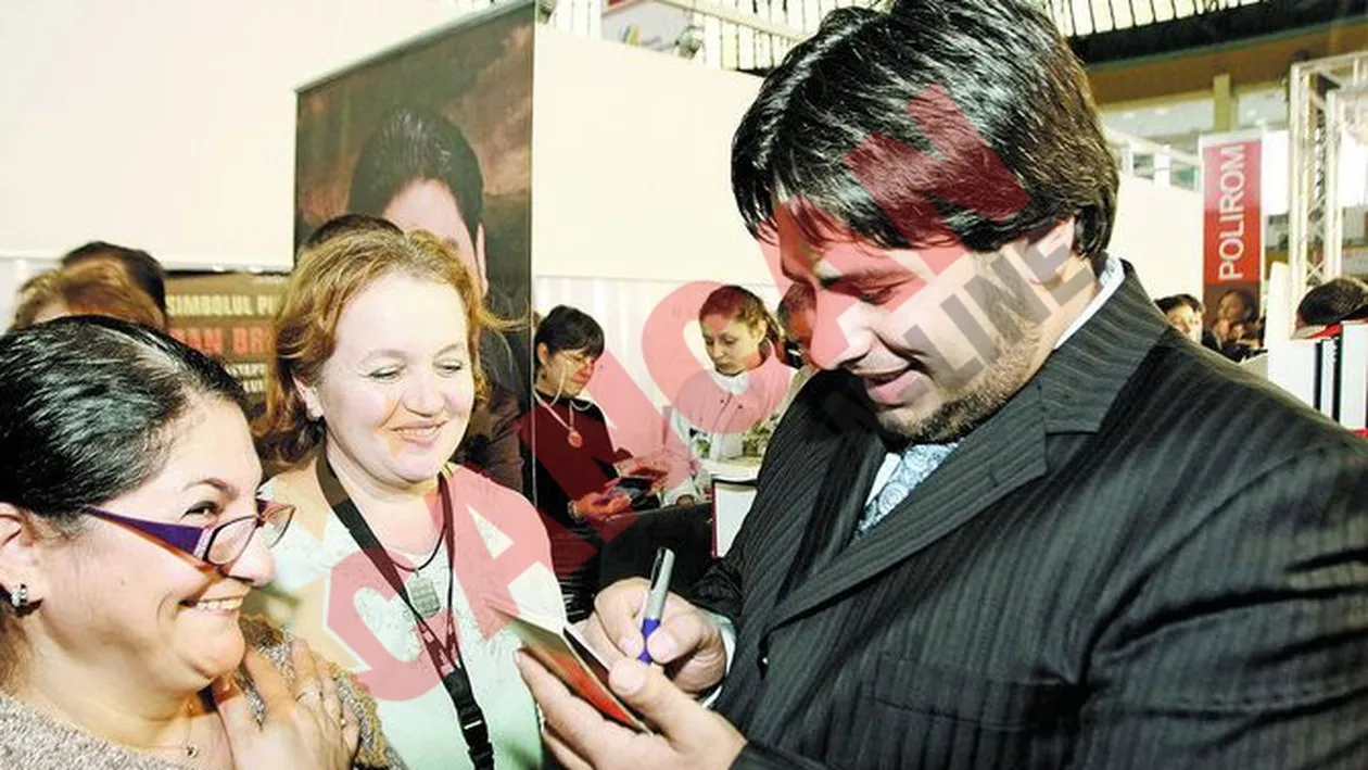 S-au imbulzit sa ia autografe de la Costel Busuioc