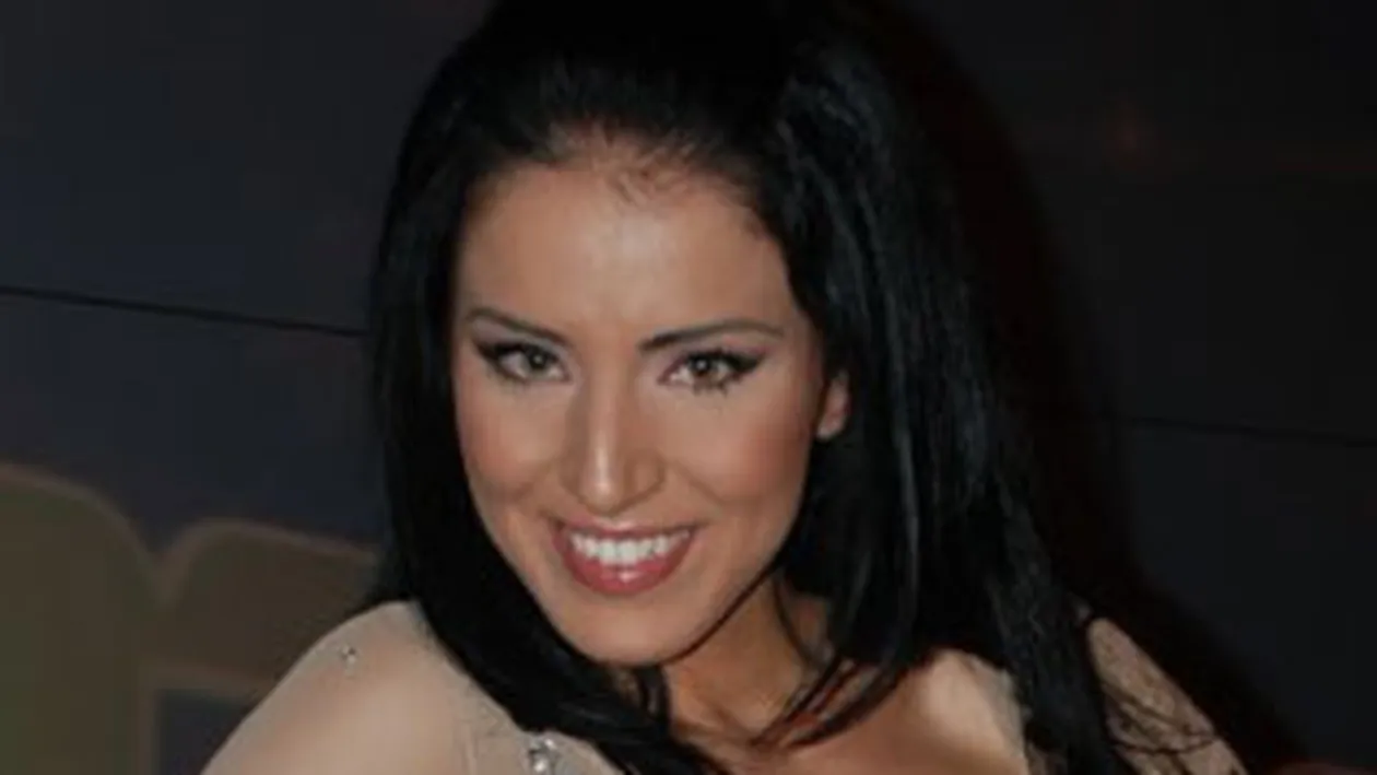 Adelina Pestritu fuge de ghinion, facandu-si tatuaje!