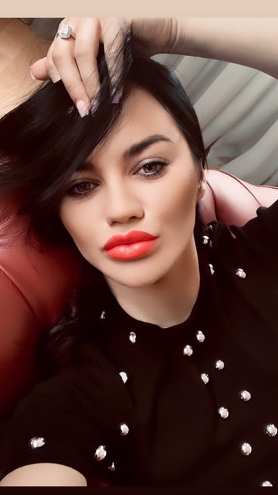 La câte operații estetice a apelat Carmen de la Sălciua de-a lungul timpului. Nu o recunoști
