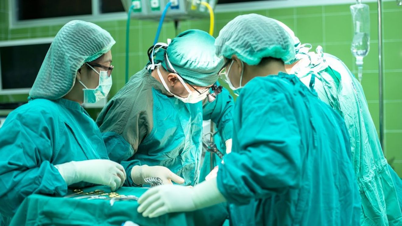 O tânără bolnavă de Covid-19 a murit imediat după ce a născut