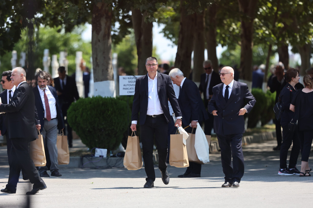 Cât a costat înmormântarea lui Ion Iliescu? 7.000 euro dintr-un foc doar pe sicriu și dric