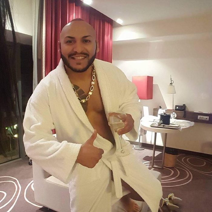 Cum arată Dani Mocanu cu păr, după ce și-a făcut implant! E de nerecunoscut