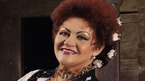 Obsesia pentru frumusete a atins si o respectabilă doamnă din muzica populară. Ce interpretă si-a tatuat buzele si sprâncenele