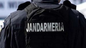 Incredibil! Un bărbat din Suceava a fost arestat după ce l-a bătut pe unul dintre jandarmii care l-au convins să nu se sinucidă