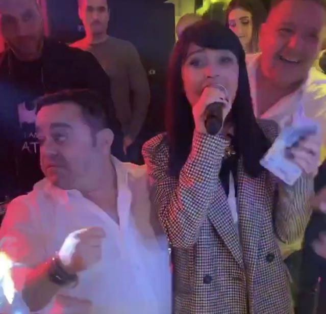 Asta, da, surpriză! Irina Rimes și Adrian Minune, împreună pe scenă. Cei prezenți au sărit, rapid, cu „cașcavalul”